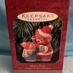 HALLMARK KEEPSAKE ORNAMENT “Marys bears” 1999